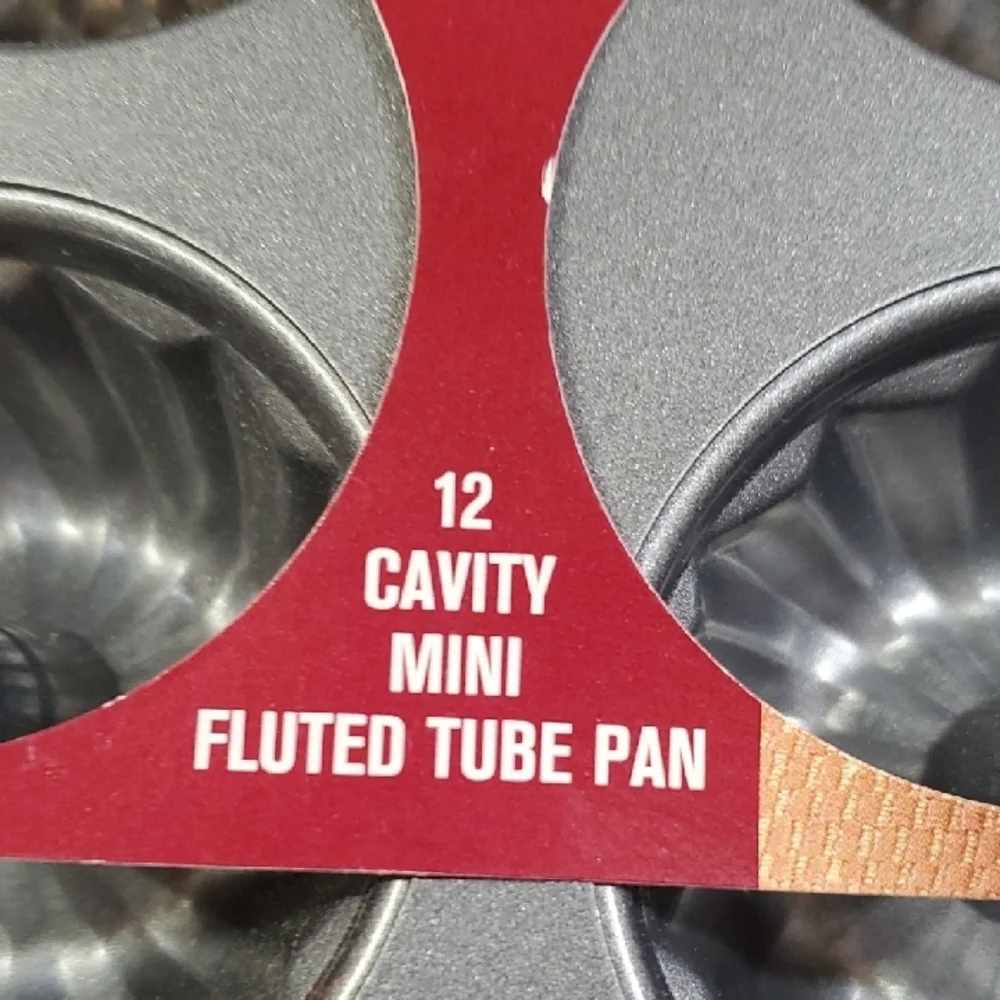 Wilton Gray Non-Stick 12-Cup Muffin Pan Bakeware